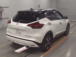 2022 NISSAN KIX