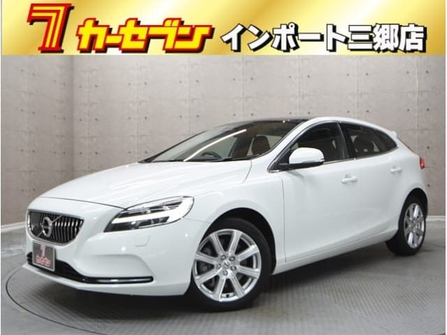 2020 VOLVO V40