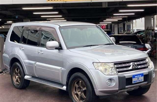 2011 MITSUBISHI PAJERO