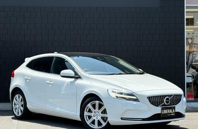 2020 VOLVO V40
