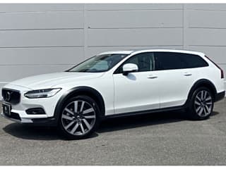 2021 VOLVO V90