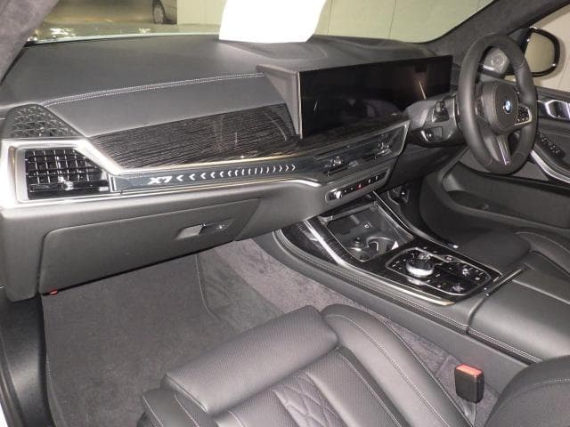 2025 BMW X7