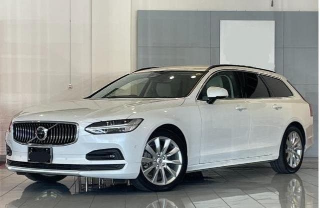 2022 VOLVO V90