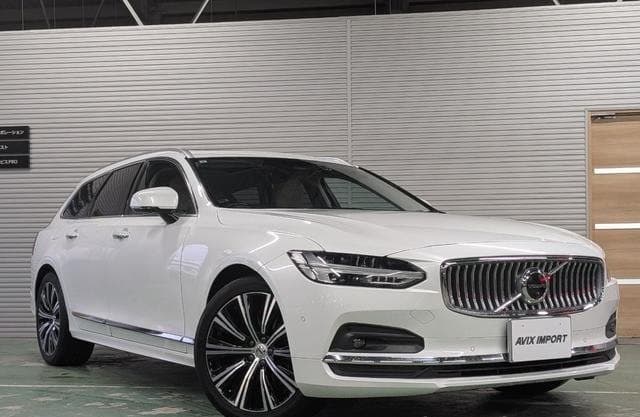 2021 VOLVO V90