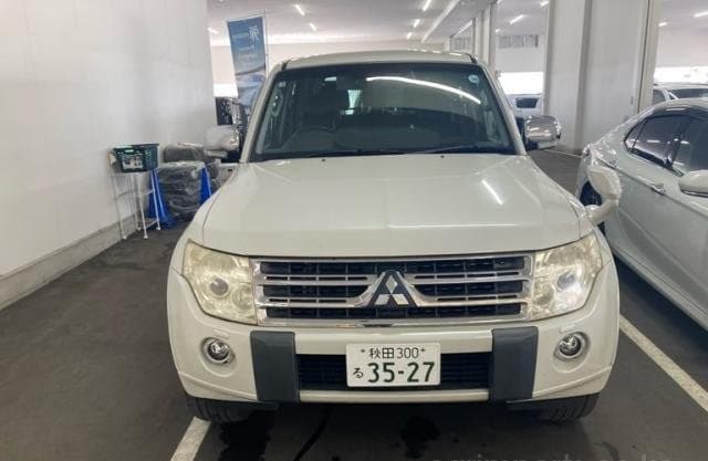 2011 MITSUBISHI PAJERO