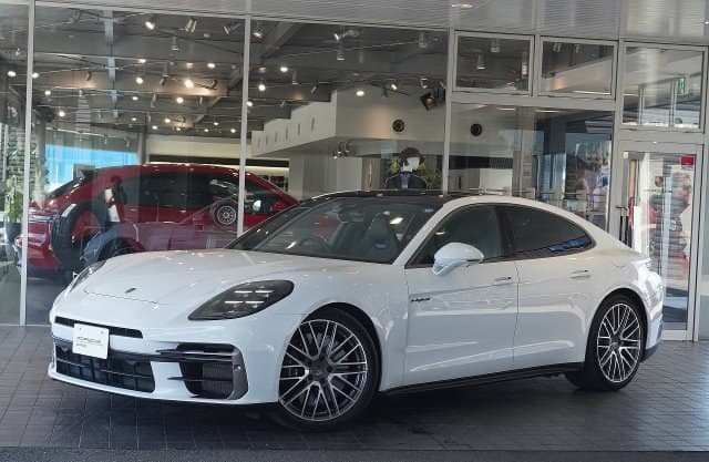 2025 PORSCHE PANAMERA