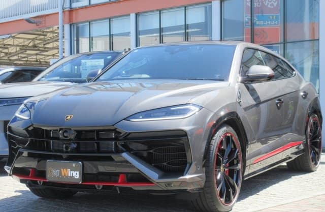 2026 LAMBORGHINI URUS
