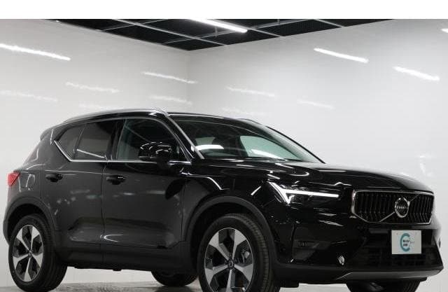 2026 VOLVO XC40