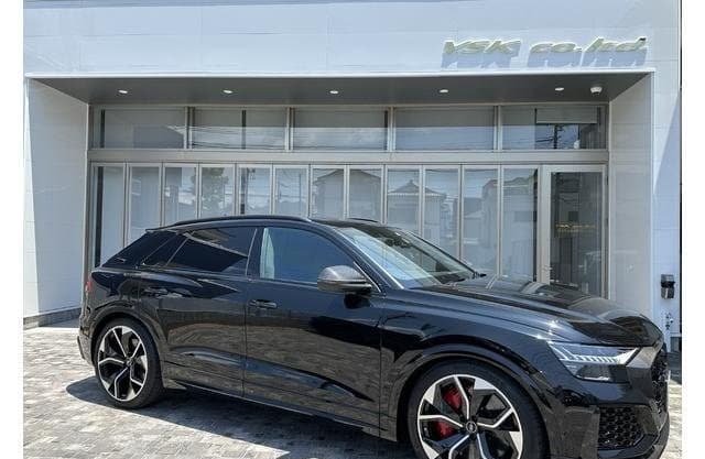 2022 AUDI RS Q8