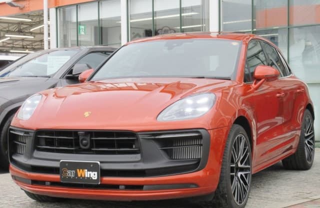 2024 PORSCHE MACAN