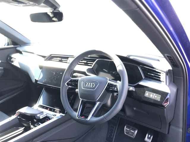 2024 AUDI Q8