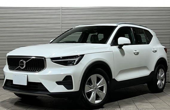 2026 VOLVO XC40