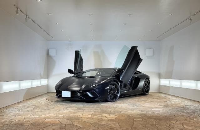 2021 LAMBORGHINI AVENTADOR